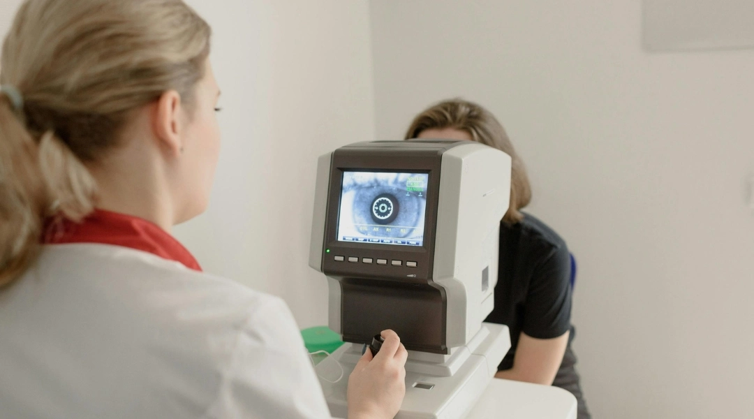 Dry Eye Syndrome Treatments: From Home Remedies to Professional Solutions